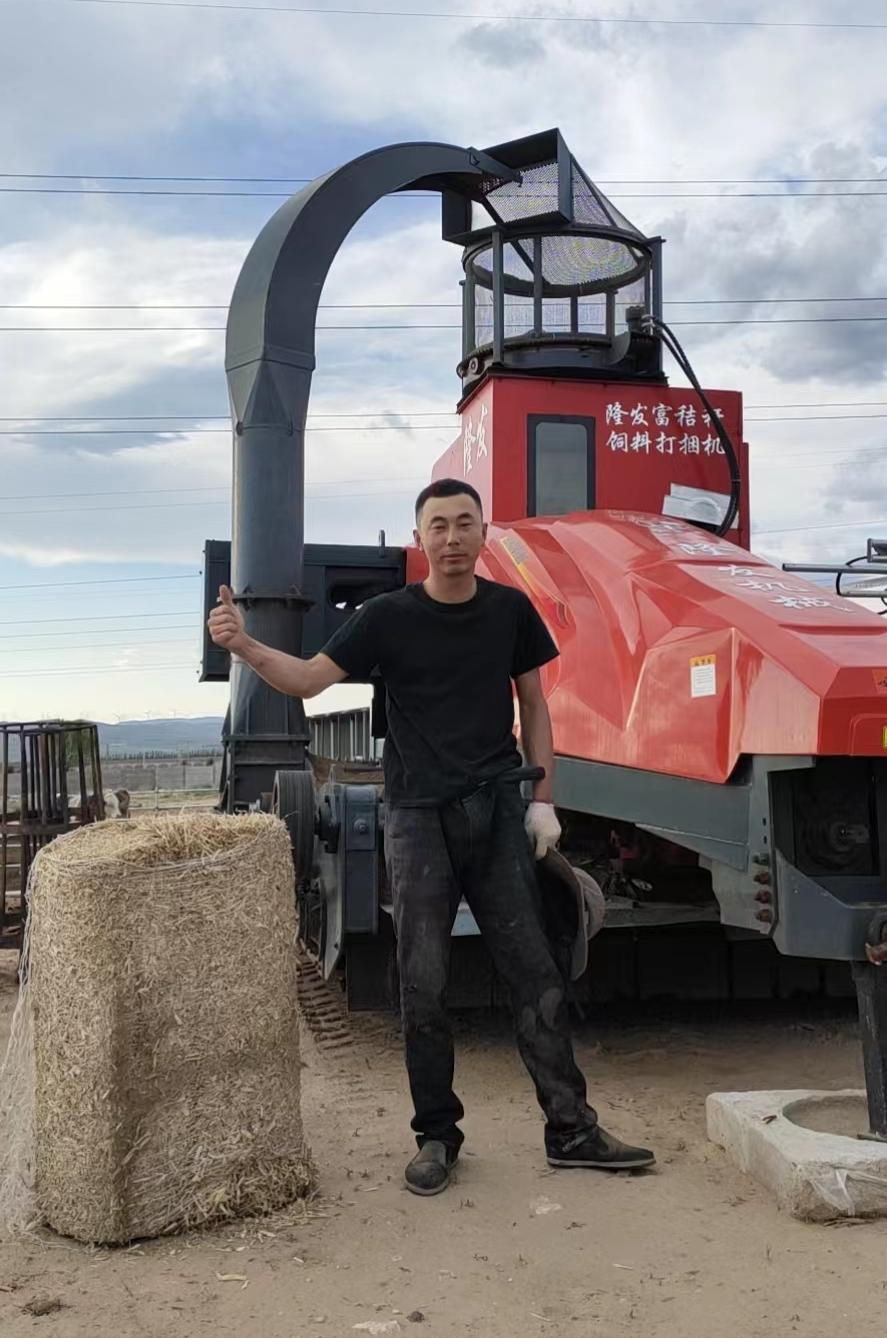 隆發打捆機助"稭稈變飼草，環保又增收"